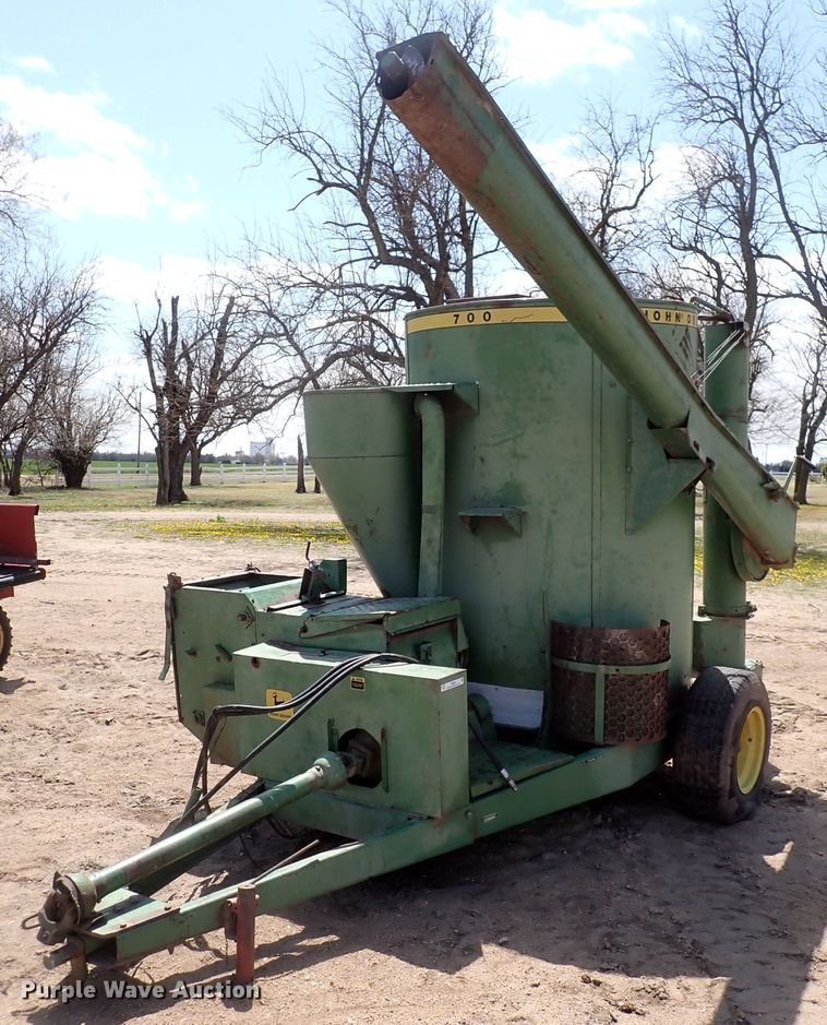 image for item IF9083 John Deere 700  feed grinder/mixer