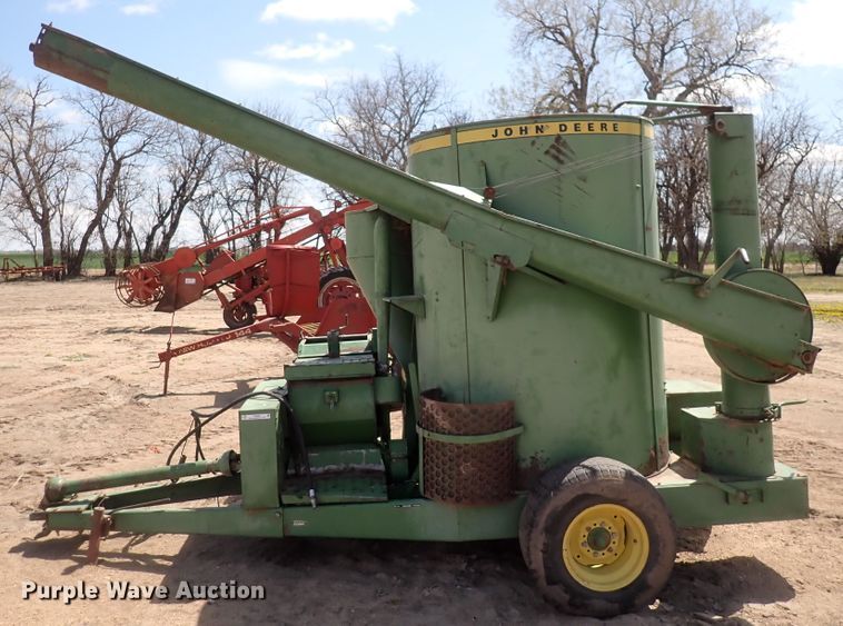 image for item IF9083 John Deere 700  feed grinder/mixer