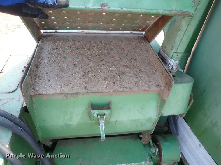 image for item IF9083 John Deere 700  feed grinder/mixer