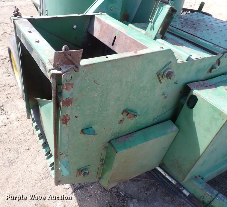 image for item IF9083 John Deere 700  feed grinder/mixer