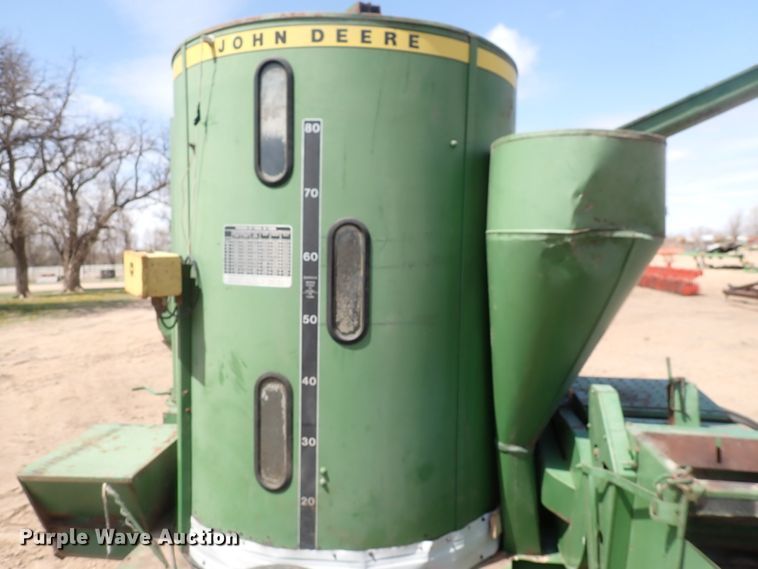 image for item IF9083 John Deere 700  feed grinder/mixer