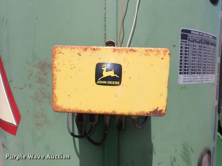 image for item IF9083 John Deere 700  feed grinder/mixer