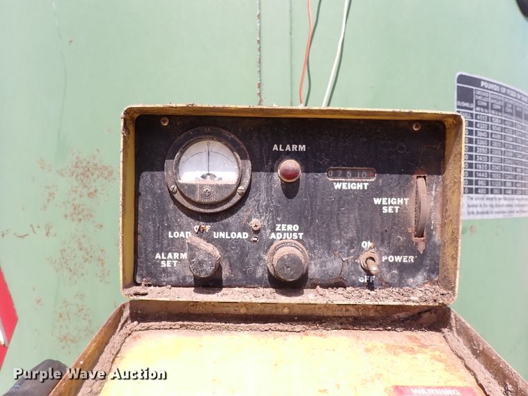 image for item IF9083 John Deere 700  feed grinder/mixer