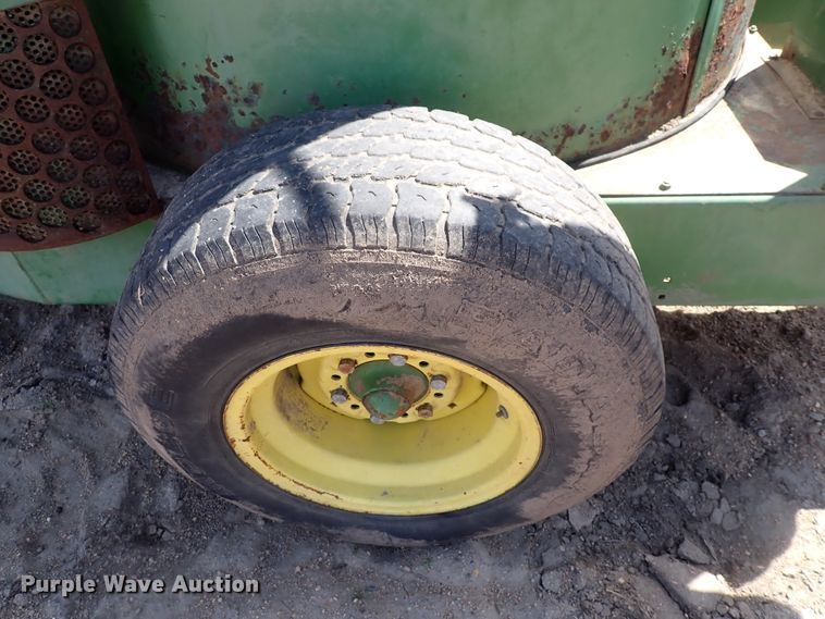 image for item IF9083 John Deere 700  feed grinder/mixer