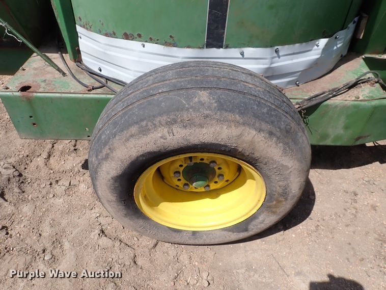 image for item IF9083 John Deere 700  feed grinder/mixer