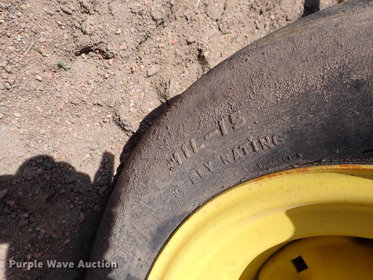 image for item IF9083 John Deere 700  feed grinder/mixer