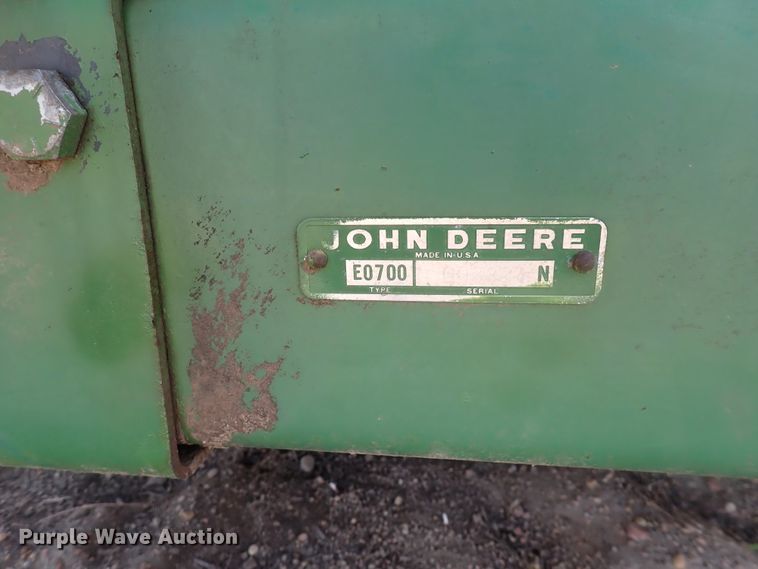 image for item IF9083 John Deere 700  feed grinder/mixer