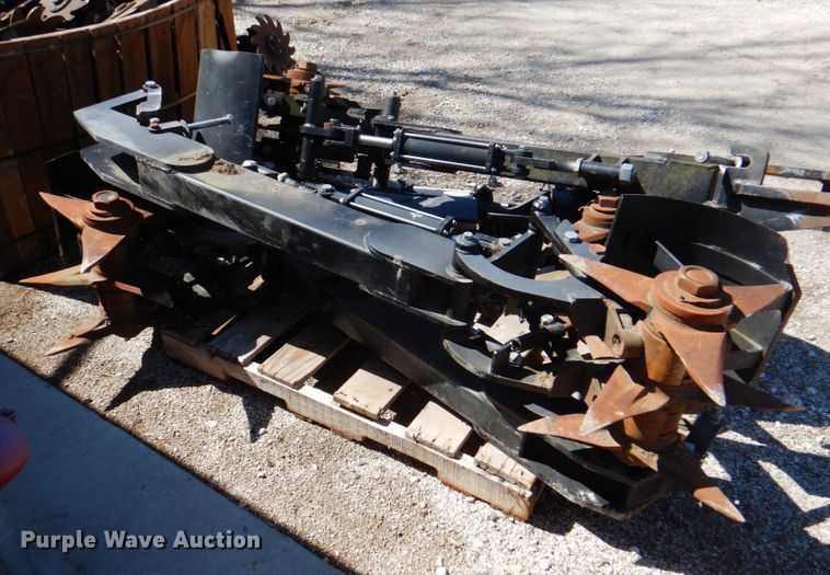 image for item II9827 Yetter track tiller