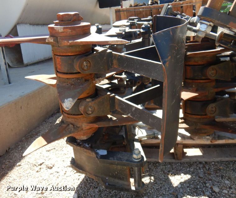 image for item II9827 Yetter track tiller