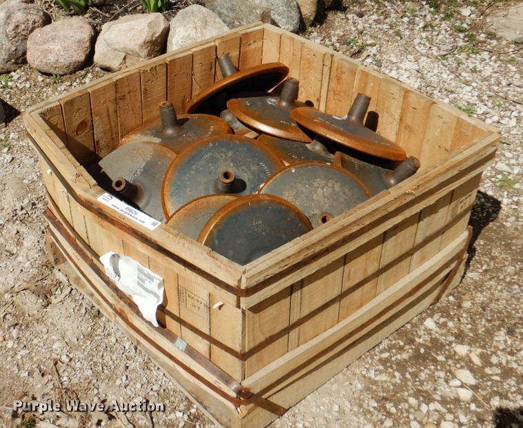 image for item II9829 Approximately 34 closing wheels