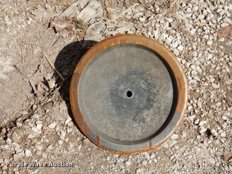 image for item II9829 Approximately 34 closing wheels