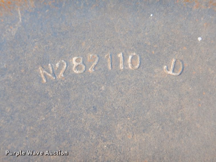 image for item II9829 Approximately 34 closing wheels