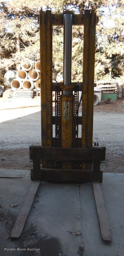 image for item II9842 Clark forklift mast