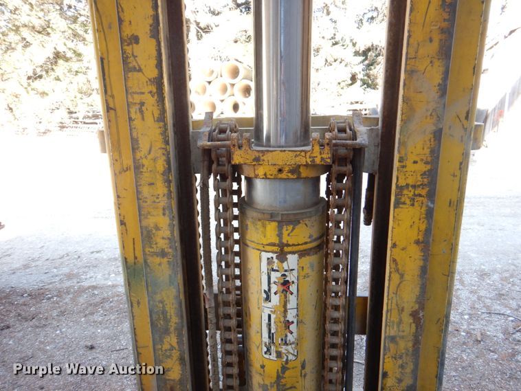 image for item II9842 Clark forklift mast