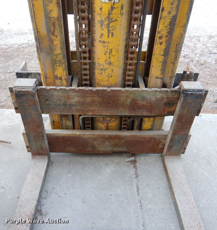 image for item II9842 Clark forklift mast