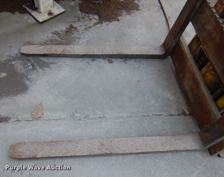 image for item II9842 Clark forklift mast