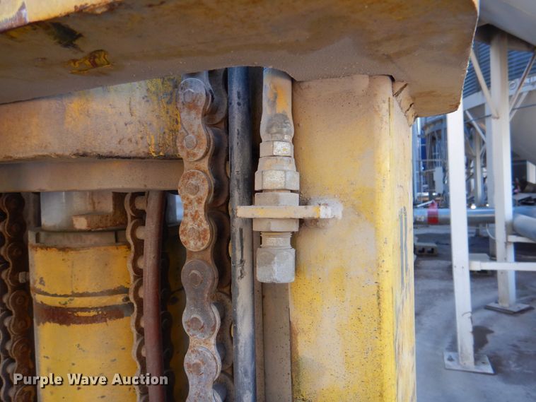 image for item II9842 Clark forklift mast