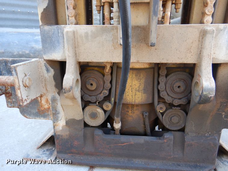 image for item II9842 Clark forklift mast