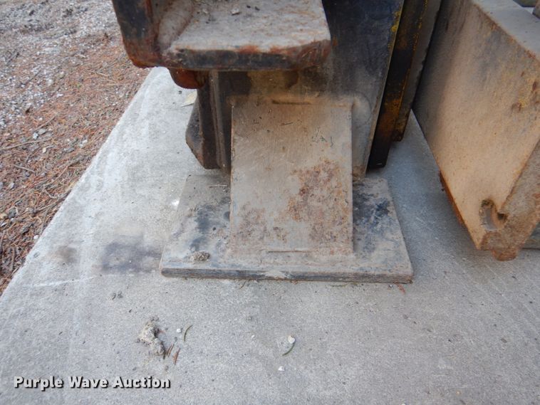 image for item II9842 Clark forklift mast