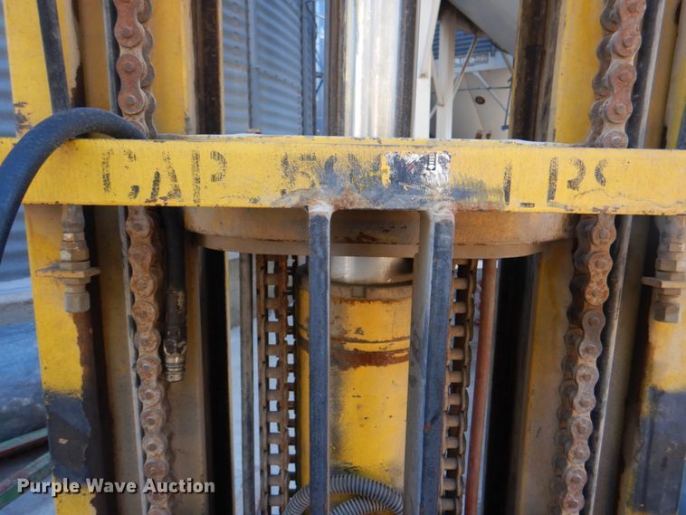 image for item II9842 Clark forklift mast