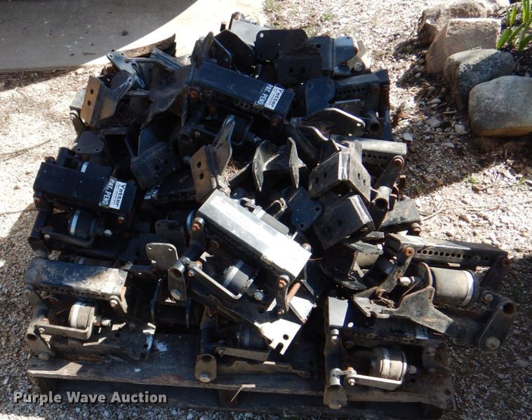 image for item II9852 (24) row cleaner mounts