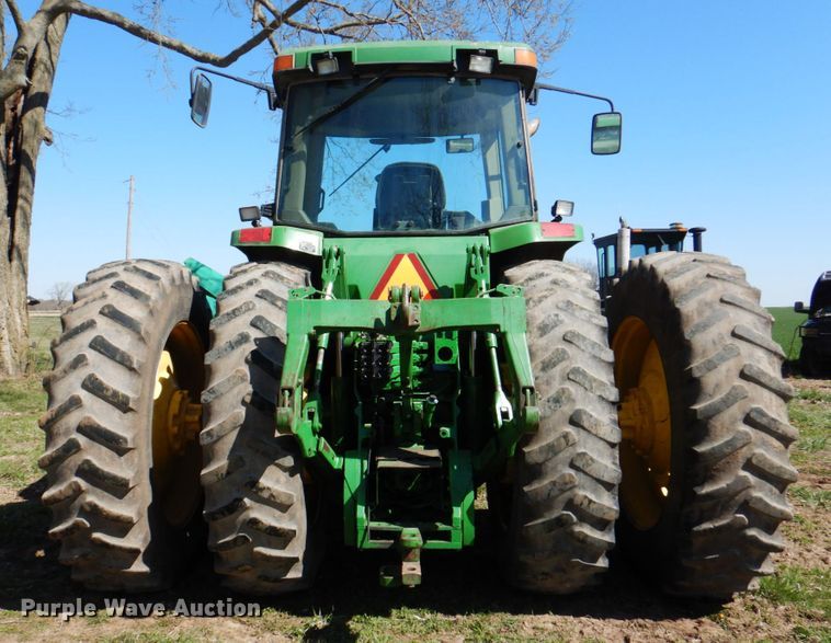 image for item II9873 1997 John Deere 8400  tractor