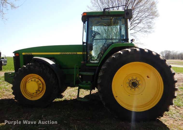 image for item II9873 1997 John Deere 8400  tractor