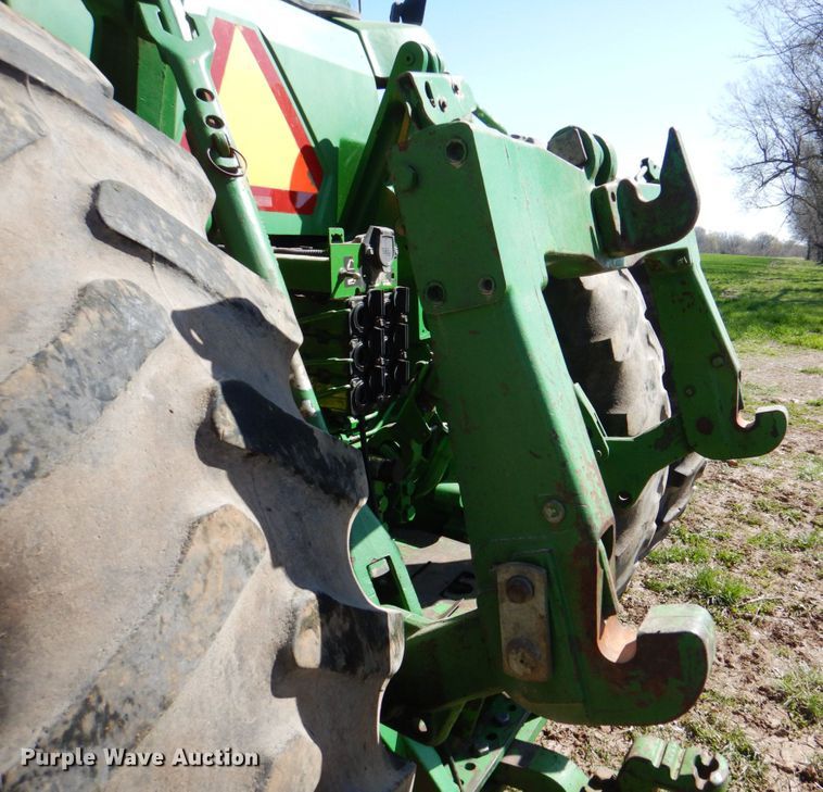 image for item II9873 1997 John Deere 8400  tractor