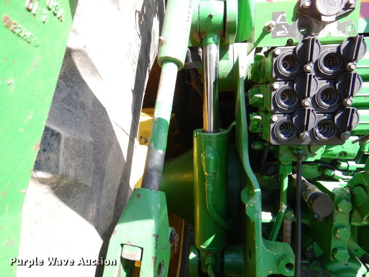 image for item II9873 1997 John Deere 8400  tractor