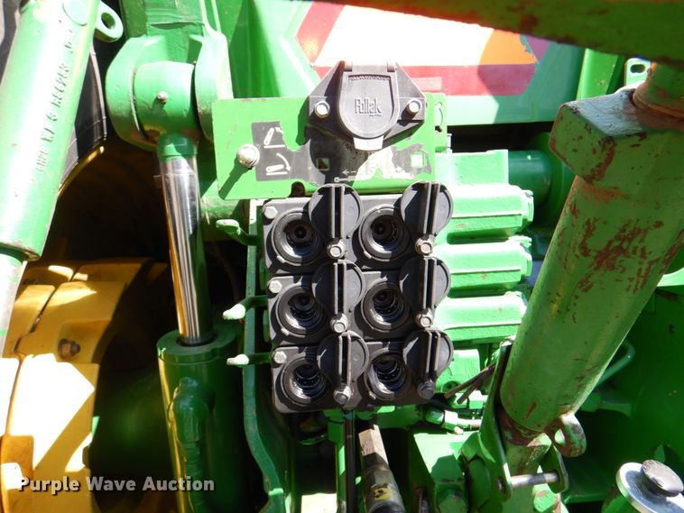 image for item II9873 1997 John Deere 8400  tractor