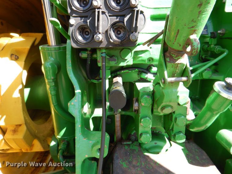 image for item II9873 1997 John Deere 8400  tractor