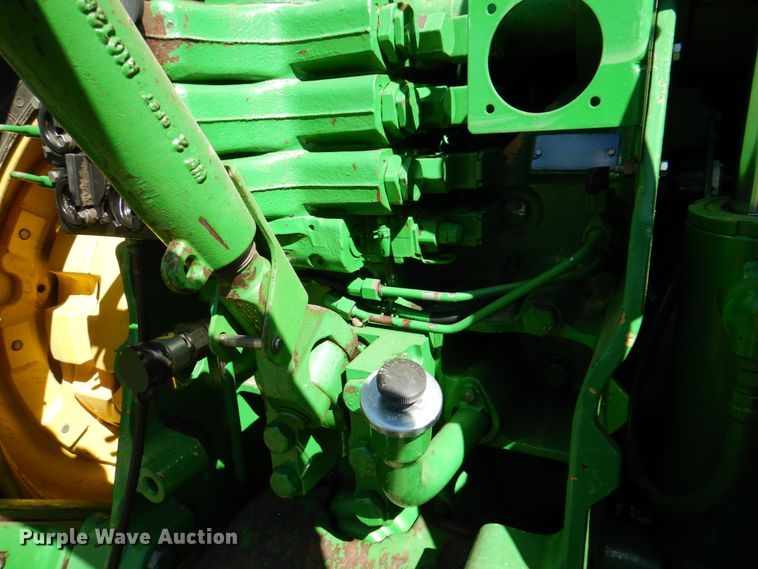 image for item II9873 1997 John Deere 8400  tractor