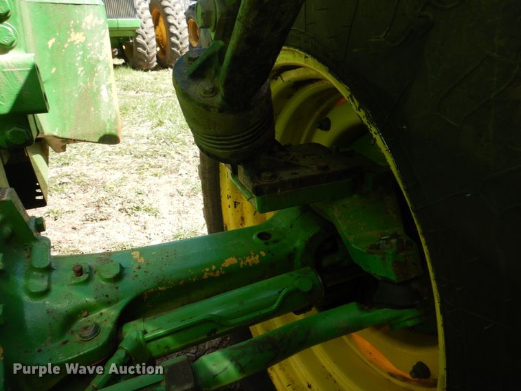 image for item II9873 1997 John Deere 8400  tractor