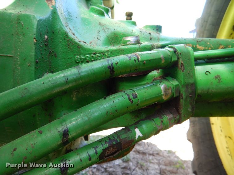 image for item II9873 1997 John Deere 8400  tractor