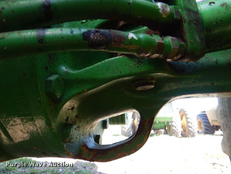 image for item II9873 1997 John Deere 8400  tractor