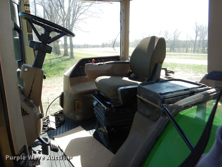 image for item II9873 1997 John Deere 8400  tractor