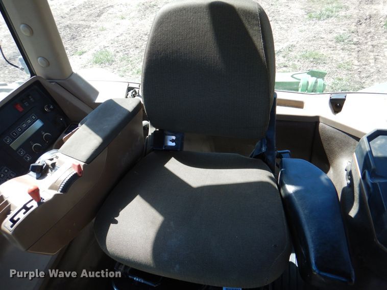 image for item II9873 1997 John Deere 8400  tractor