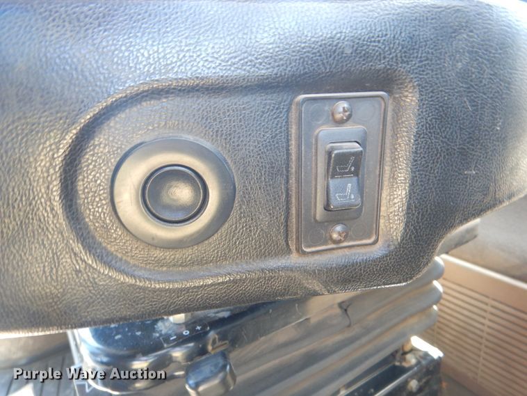 image for item II9873 1997 John Deere 8400  tractor