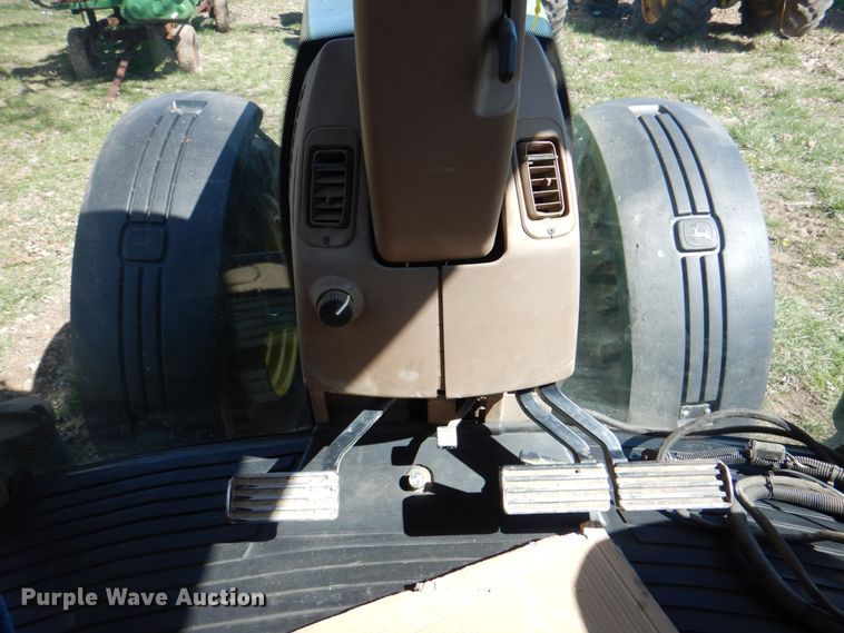 image for item II9873 1997 John Deere 8400  tractor