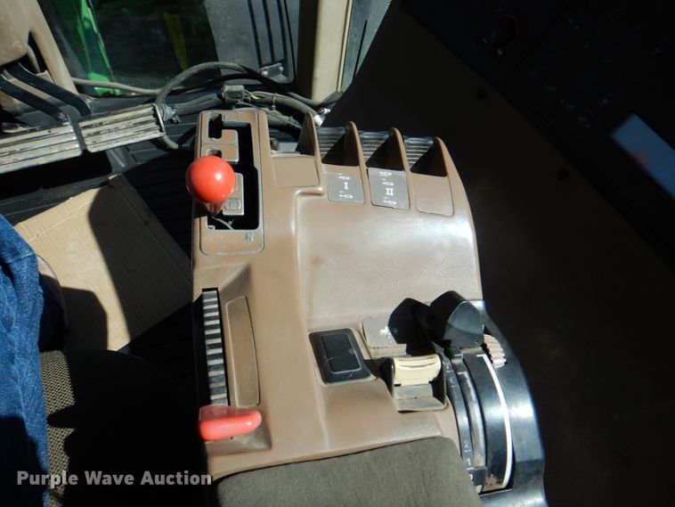 image for item II9873 1997 John Deere 8400  tractor