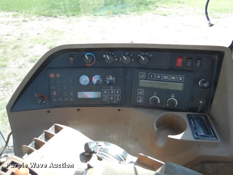 image for item II9873 1997 John Deere 8400  tractor