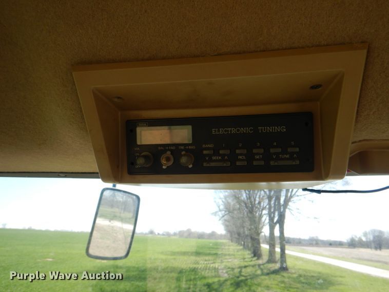 image for item II9873 1997 John Deere 8400  tractor