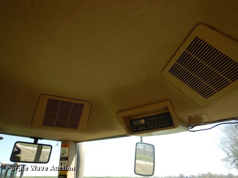 image for item II9873 1997 John Deere 8400  tractor