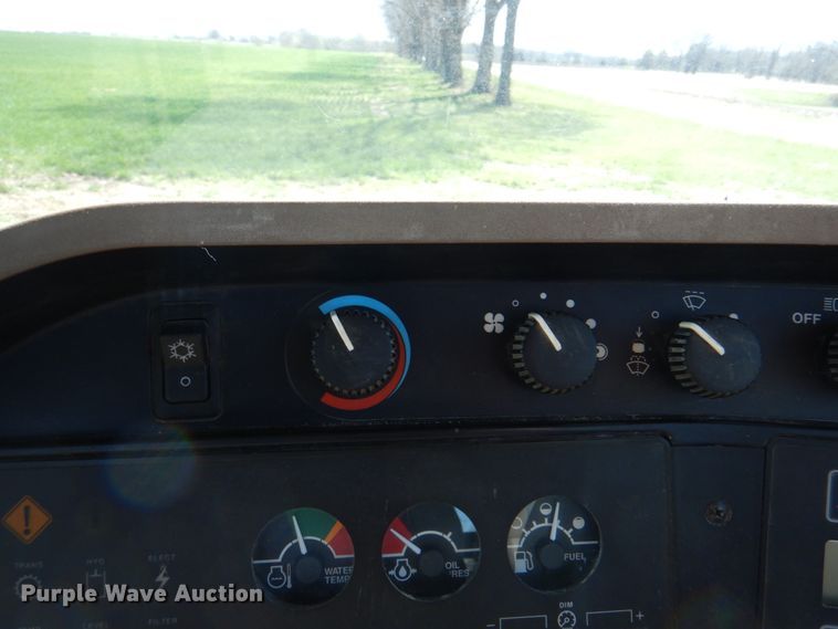 image for item II9873 1997 John Deere 8400  tractor