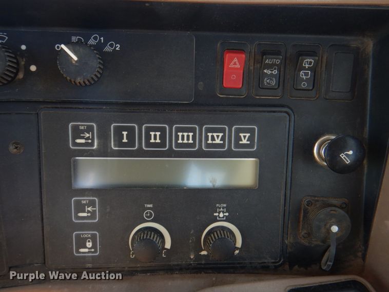 image for item II9873 1997 John Deere 8400  tractor