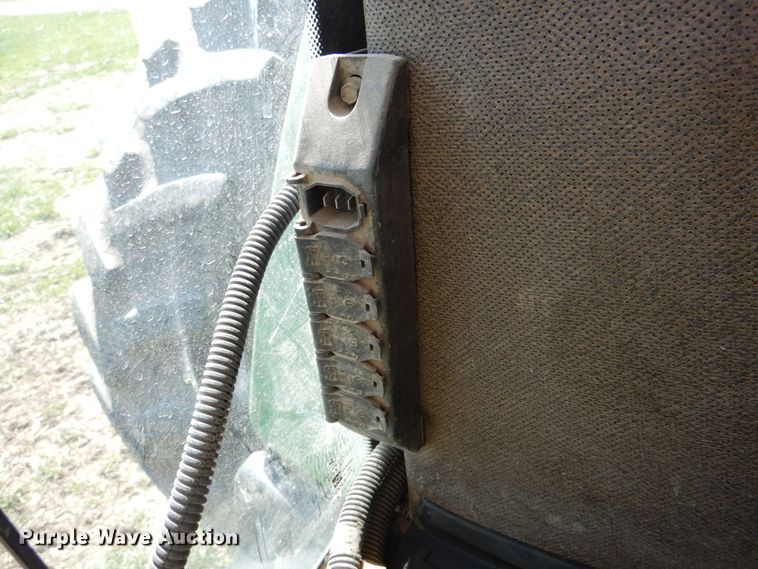 image for item II9873 1997 John Deere 8400  tractor