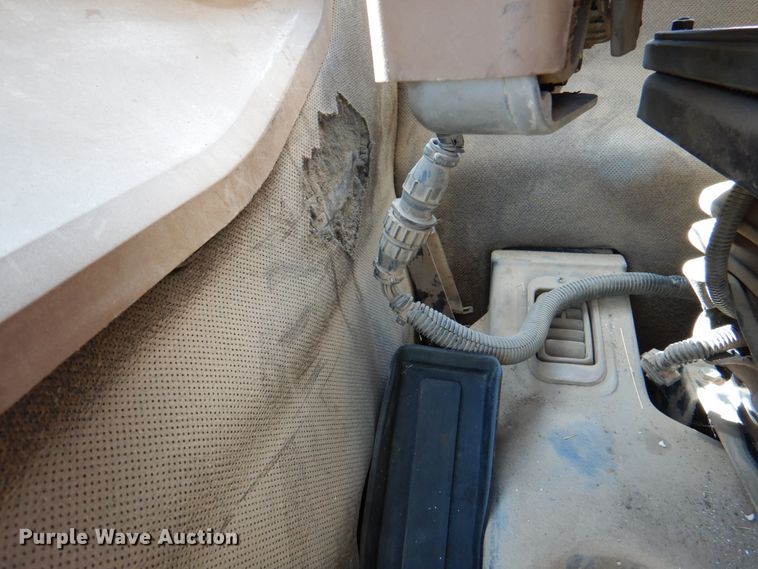 image for item II9873 1997 John Deere 8400  tractor