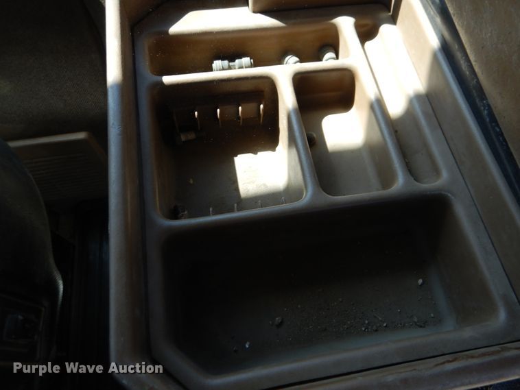 image for item II9873 1997 John Deere 8400  tractor