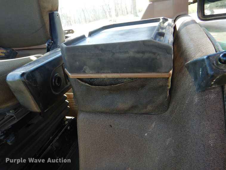 image for item II9873 1997 John Deere 8400  tractor