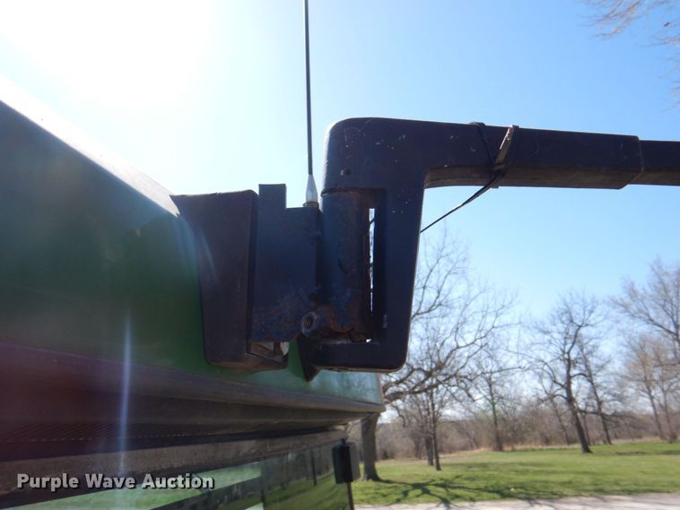 image for item II9873 1997 John Deere 8400  tractor